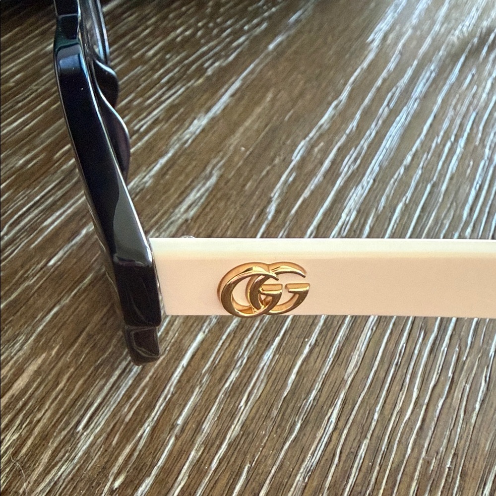Gucci Black Glasses with Green Case - Picture 5 of 6